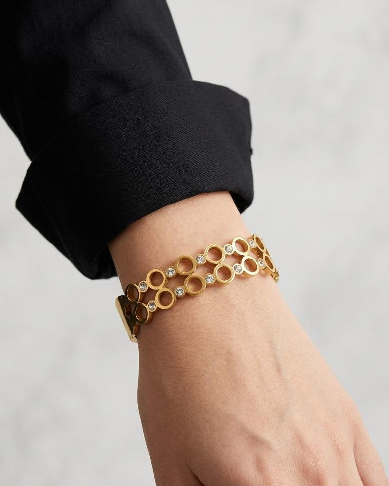 Circle linked cuff